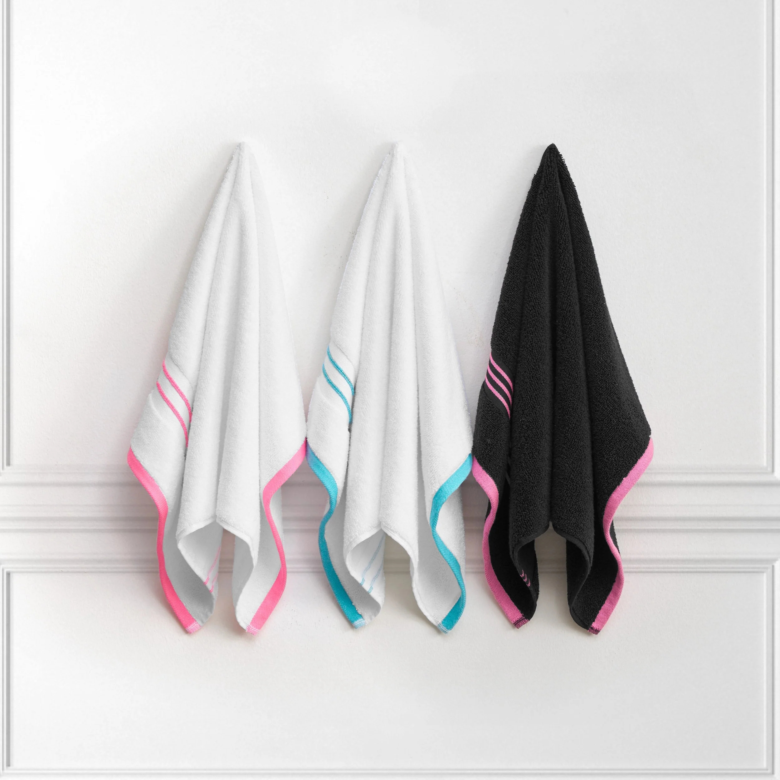 Neon Border Bath Towel Set - Image 5